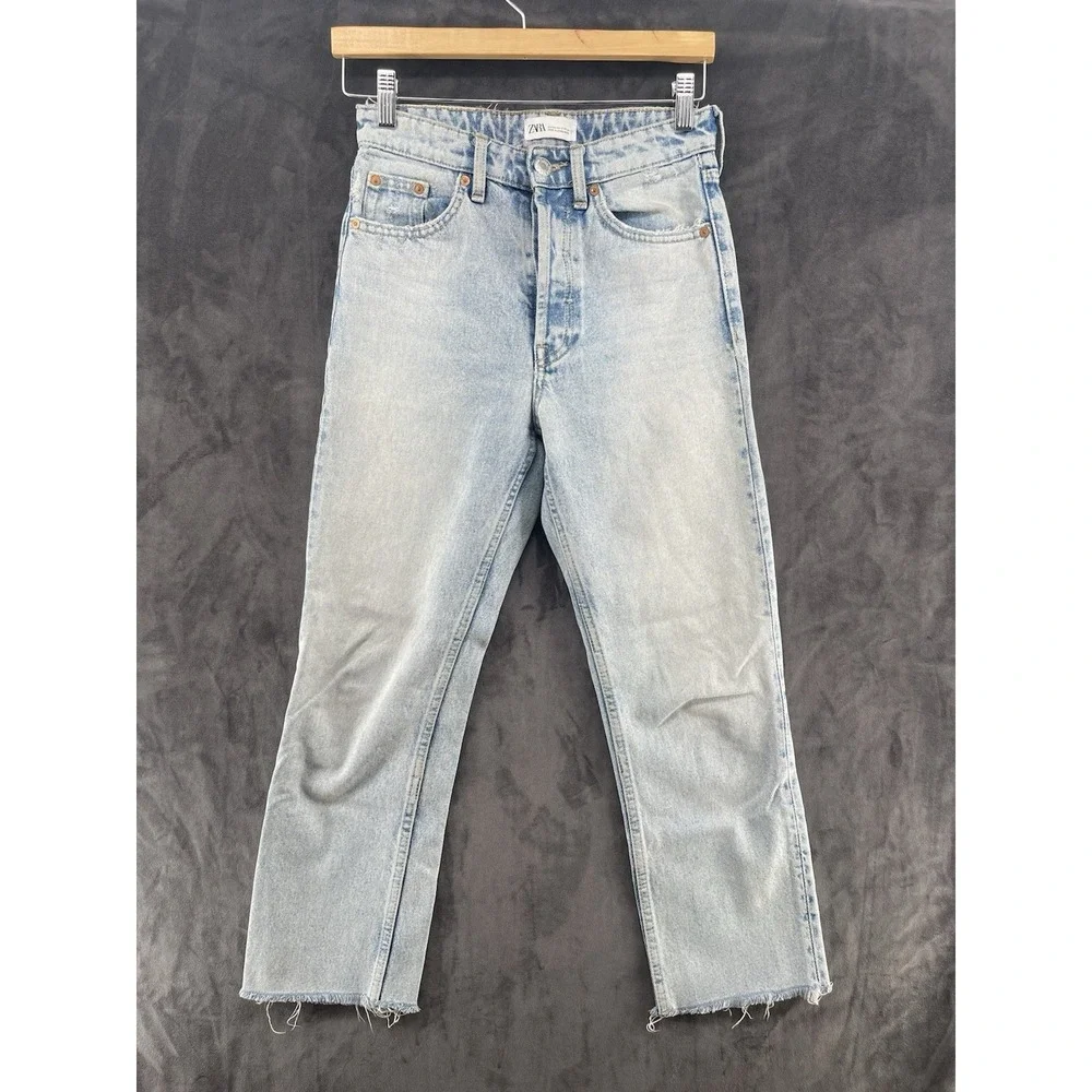 Zara Women's Light Wash Cropped Straight Leg Jeans Raw‎ Hem Distressed Size 2